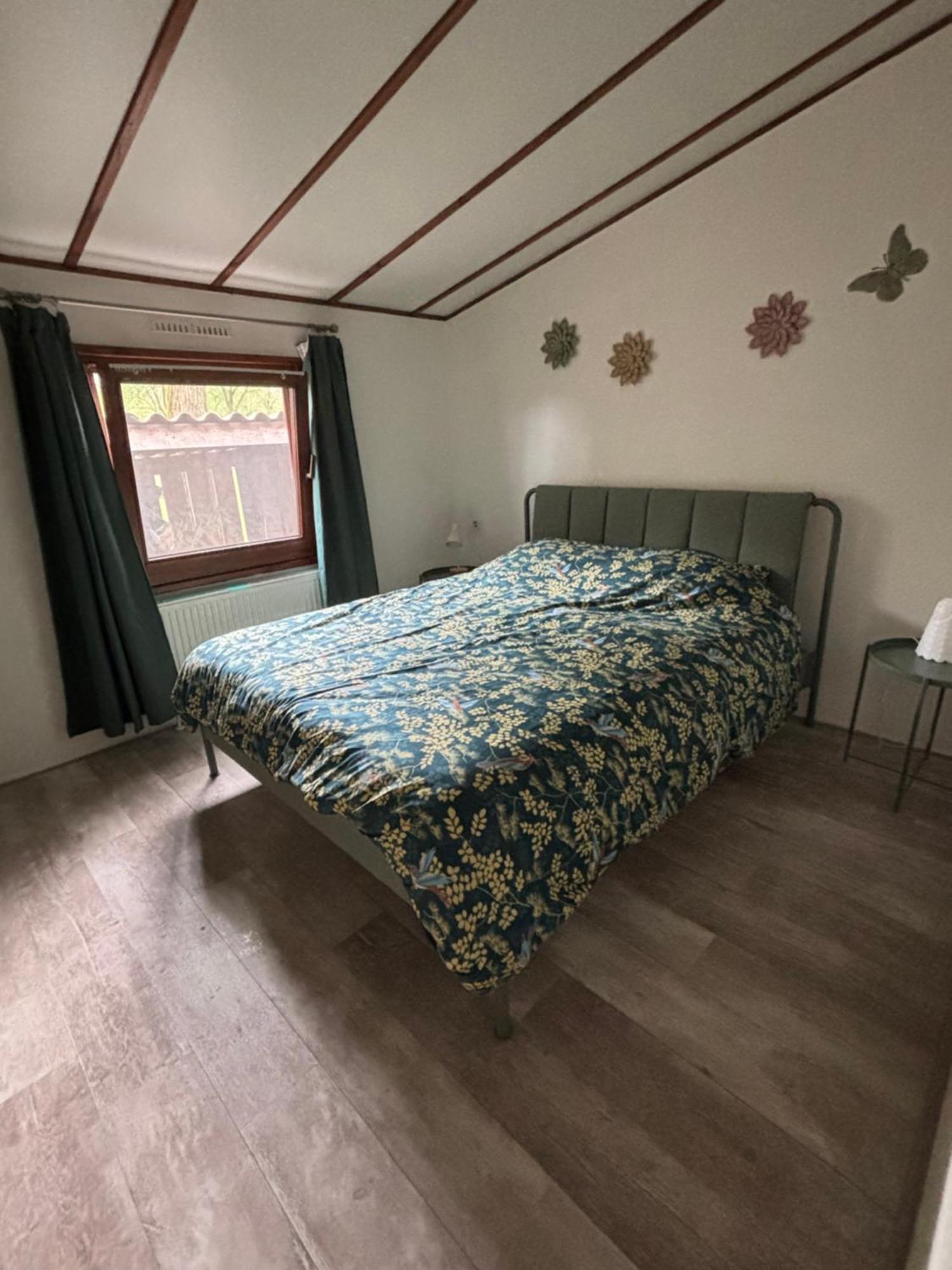Chalet De Kleine Eekhoorn Lage Mierde Exteriör bild
